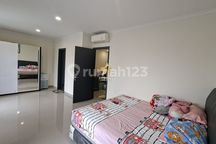 Rumah 3 Kamar Posisi Hadap Tembok bisa Buat Parkir Lebih