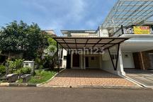 Disewakan Rumah West Esplanade Unfurnished 3+1 Kamar Tidur, Siap Huni, Terawat, Ada Taman Belakang, Carpot 2 Mobil, Hadap Timur, 100M Dari Mall Living World Grand Wisata Bekasi