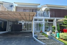 Dijual Rumah Water Terrace 2 Lantai, Luas 180M2, Kamar Tidur 4+1, Semifurnished , Carpot 2 Mobil, bisa KPR, Fasilitas Private Clubhouse, Akses Tol Tambun, 200M Dari Mall Living World Grand Wisata Bekasi