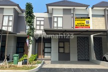 Disewakan Rumah New Cerryville Dalam Cluster 2 Lantai Unfurnished Kamar Tidur 4+1 Akses Langsung Tol Tambun Grand Wisata Bekasi