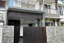 Rumah Modern Minimalis 3 Lantai View Gwk dan Tol Diperumahan