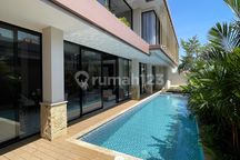 Luxury Modern Home With Rooftop & Pool In Tukad Badung