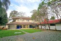 Rumah Luas Hitung Tanah Di Kemang Dalam