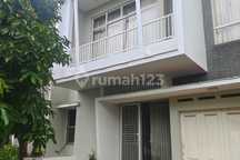Rumah 2Lt Cluster Grisea di Gading Serpong