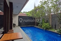 Rumah Mewah Hoek Kawasan Elit Buah Batu Bandung