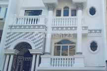 Jarang Ada Dan Siap Huni. Rumah 8x20 Full Furnish 4+1 Kt. 