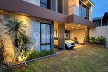 For Sale Rumah Modern Minimalis Kontemporer di Cirendeu