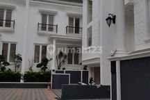 For Sale Rumah 3 Lantai Dalam Town House Privat Pool Ampera Jaksel