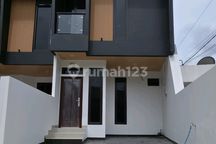 Rumah 2 Lantai Di Cempaka Putih Tengah, Jakarta Pusat