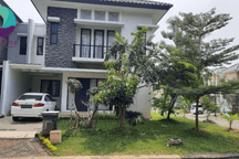 Rumah Hook Pemandangan Lapangan Golf SHM Legenda Wisata, Jakarta Timur