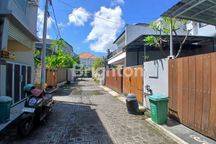 RUMAH MINIMALIS MODERN DUA LANTAI DI SANUR