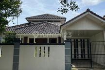 Sewa Rumah Besar Siap Huni Strategis di Permata Laguna Depok