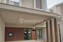Sewa Rumah 4+1 KT Nyaman di Podomoro Golf View Cimanggis Unfurnis