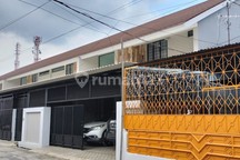 Rumah Modern 2 Lantai Full Granit Dijual di Jl. Angkasa Dekat Jl Riau