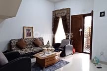 Rumah Siap Huni 2 Lantai Dekat Pasar Segar Graha Raya Bintaro