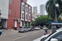 rumah posisi hoek di jalan raya - cocok untuk usaha 