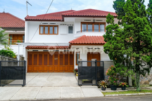 Rumah Villa Mewah di Dago Asri Bandung - Asri, Tenang & Privat