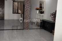 Disewakan Rumah 2 Lantai Di Cluster Aralia Harapan Indah