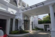 Brand New American Classic With Swimming Pool On Menteng