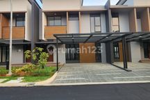 Jual Murah Harga Nego Rumah 2 Lantai Siap Huni Dekat Clubhouse di Mulberry Residence Kawasan The Orchard Summarecon Bekasi Dekat Summarecon Mal Bekasi