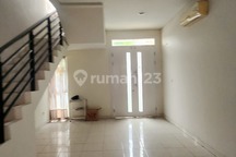 Jual Cepat Rumah 2 Lantai Minim Renovasi Bebas Banjir SHM Depan Taman Kecil di Cluster Palm Residence Dekat Summarecon Mal Bekasi