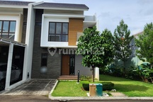 Jual Cepat Rumah 2 Lantai Hoek Badan Bagus Kondisi Siap Huni Terawat di Cluster Olive Residence Dekat Summarecon Mal Bekasi