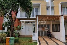 Jual Cepat Rumah 2 Lantai 3 Kamar Tidur Jalan Lebar SHM Dekat Clubhouse Bluebell Residence di Kawasan Summarecon Bekasi