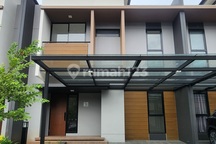 Jual Cepat Rumah 2 Lantai 4 Kamar Tidur Kondisi Bagus Kosongan Siap Huni PPJB di Cluster Mulberry Residence Kawasan The Orchard Summarecon Bekasi Dekat Summarecon Mal Bekasi