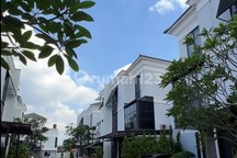 Rumah baru design mewah dalam cluster area tenang di Kemang. Harga mulai 4M-an