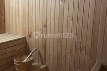 Dijual Rumah Sultan di Senopati, Dekat Scbd. Ada Swimming Pool & Sauna, Parkir 5 Mobil