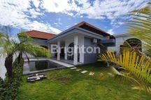 Villa 3 BR View Cantik Ready di lokasi Premium Canggu