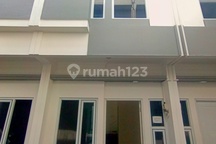 Rumah Kayu Manis Jakarta Timur 2 Lantai SHM SHM