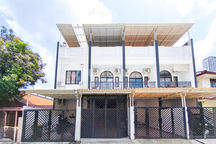 Rumah 3 LT SHM Dekat Mall Taman Anggrek Siap Huni Dibantu KPR J-44711