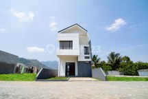 Rumah Baru 2 Lantai Desain Jepang - Dekat Sekolah & Faskes, Bebas Banjir View Pegunungan