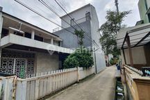 Rumah Masih Layak Huni Jalan 1 Mobil Lebar Dekat Taman Tak Jauh Dari Jalan 3 Mobil