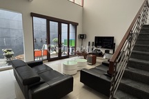 Disewakan Rumah Mewah Modern Minimalis Di Komplek Batununggal