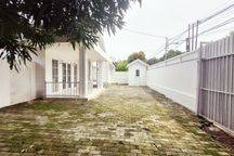 Rumah Gaya Modern Glass House 2 Menit ke SPK KINDERFIELD SCHOOL Cirebon