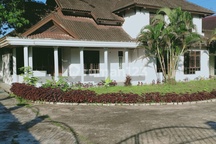 Rumah Sewa Samarinda dengan Parkir Luas dan Kt Banyak