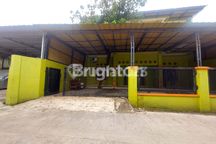 Rumah Dengan Ruangan Besar Bisa Dipakai Untuk Kantor , Klinik, Penyimpanan Barang Dengan Parkir Luas Di Lokasi Strategis 2 Lantai