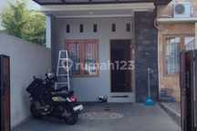 Bersih Luas Bagus Rumah Sewa di Pusat Renon 2 LT 3+1 Kamar