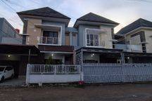 Disewakan Rumah Pusat Kota Jl. Paris 2, Semi Furnish Bagus
