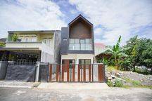 Rumah 2 Lt Hadap Utara dekat Living World Grand Wisata Bekasi J-28060