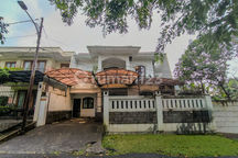 Rumah 5 Kamar Tidur SHM Dekat Gandaria City Mall Dibantu KPR J-46152