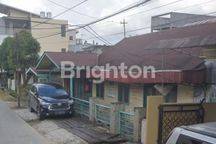 RUMAH DANAU JEMPANG. Lokasi strategis tengah kota. Bisa buat usaha Cafe, counter HP, kost kosan dll.