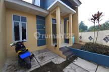 Rumah Rapi Di Serua Residences, Halaman Luas Buat Healing!