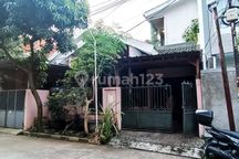 Fitur Lengkap, 5 Kamar Plus Paviliun Nyaman, Mega Cinere