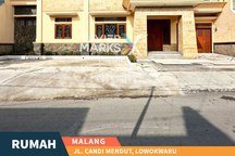 Rumah 2 Lantai Bangunan Terawat di Candi Mendut Malang