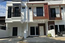 Dijual Rumah 2 Lantai 10 Menit Dr Transmart Cempaka Putih