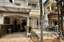 Rumah Mewah Menawan 2 Lantai Pesona Khayangan Juanda