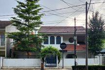 Rumah untuk usaha di jalan Raya Elang sektor 9 Bintaro